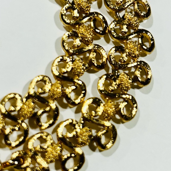 Vintage Monet Brushed Goltine Linked Necklace ~ Excellent - Picture 3 of 5